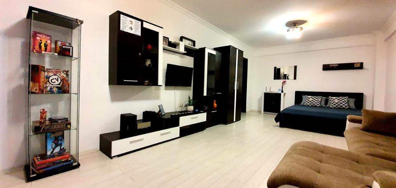 Solid Apartment *