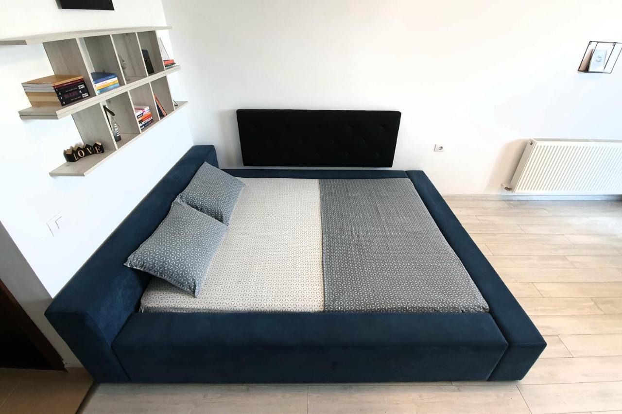 Solid Apartment